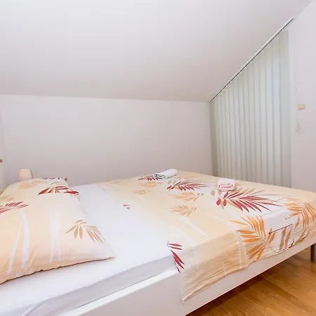 Apartament Lero *