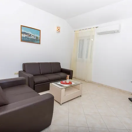 Apartament Lero *